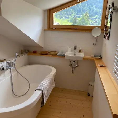 Daire Sunny Apt, Fabulous View & Balcony, Sleeps 8 *