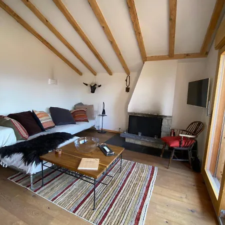 Sunny Apt, Fabulous View & Balcony, Sleeps 8 アパート