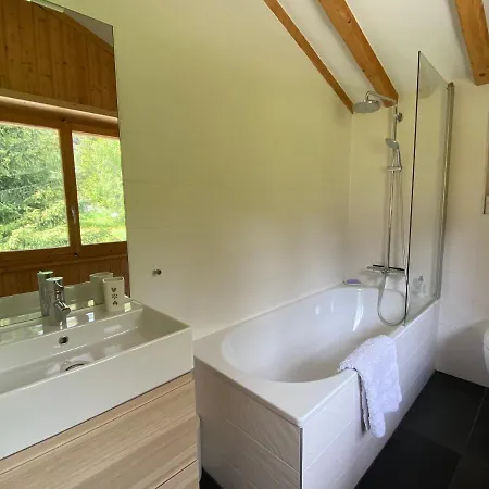 Sunny Apt, Fabulous View & Balcony, Sleeps 8