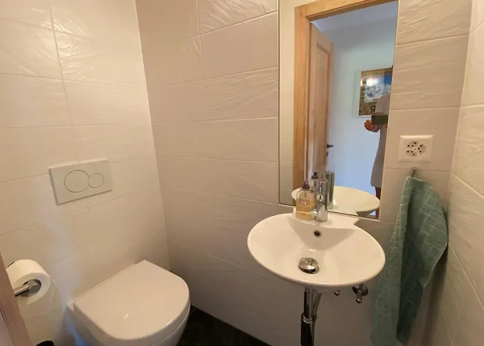 Sunny Apt, Fabulous View & Balcony, Sleeps 8 Verbier